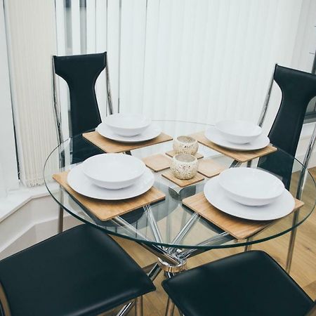 Serviced Apartment In Liverpool City Centre - Free Parking - Balcony - By Happy Days Exteriör bild