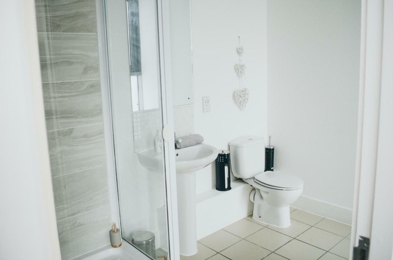 Serviced Apartment In Liverpool City Centre - Free Parking - Balcony - By Happy Days Exteriör bild