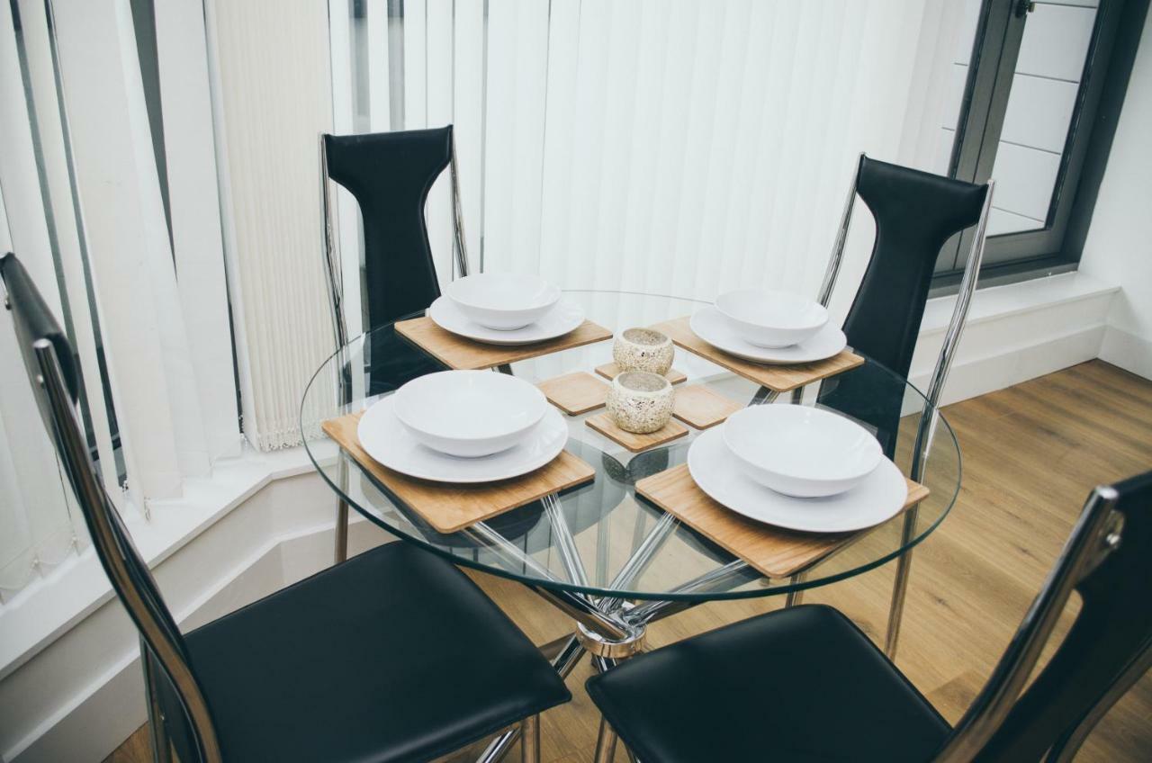 Serviced Apartment In Liverpool City Centre - Free Parking - Balcony - By Happy Days Exteriör bild