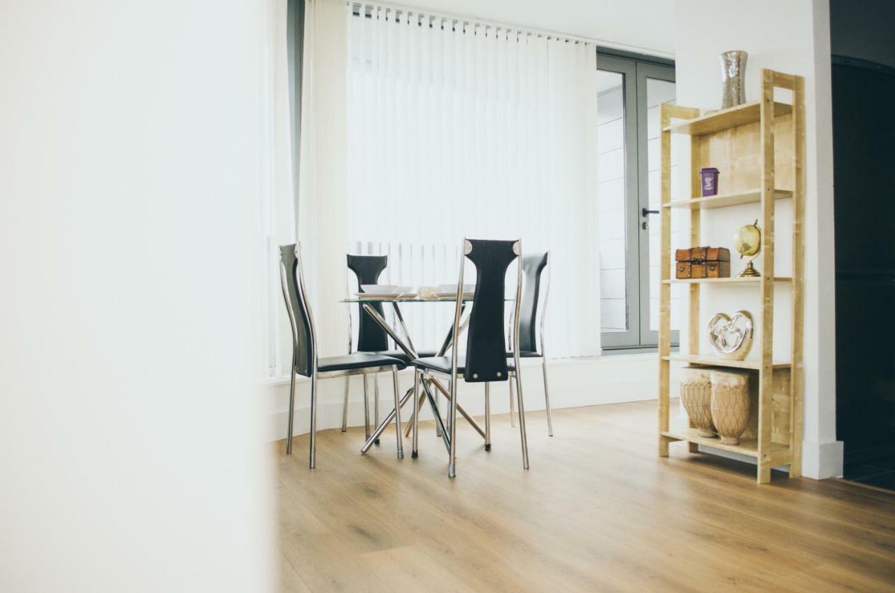 Serviced Apartment In Liverpool City Centre - Free Parking - Balcony - By Happy Days Exteriör bild