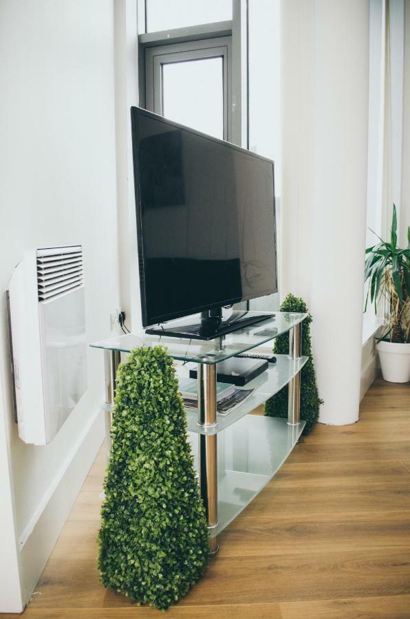 Serviced Apartment In Liverpool City Centre - Free Parking - Balcony - By Happy Days Exteriör bild