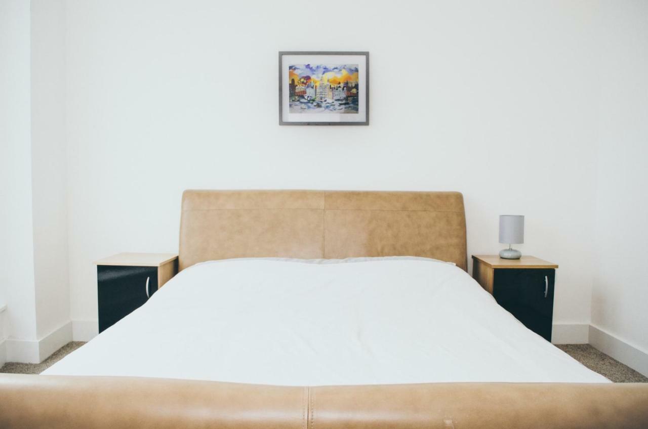 Serviced Apartment In Liverpool City Centre - Free Parking - Balcony - By Happy Days Exteriör bild