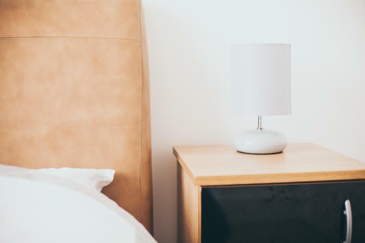 Serviced Apartment In Liverpool City Centre - Free Parking - Balcony - By Happy Days Exteriör bild