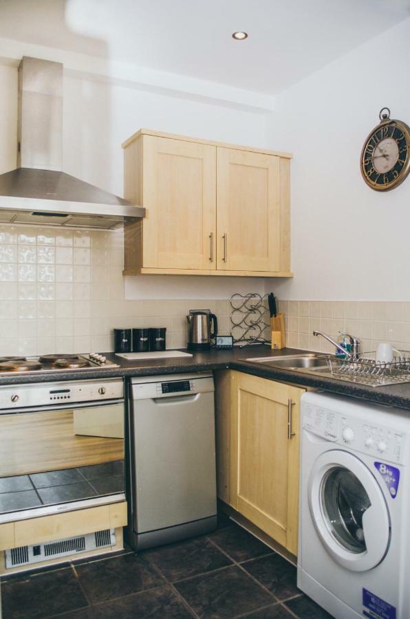 Serviced Apartment In Liverpool City Centre - Free Parking - Balcony - By Happy Days Exteriör bild