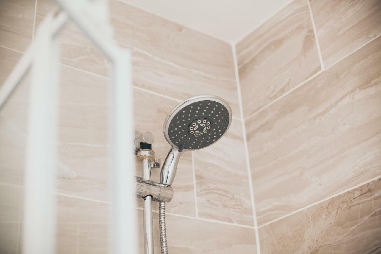 Serviced Apartment In Liverpool City Centre - Free Parking - Balcony - By Happy Days Exteriör bild