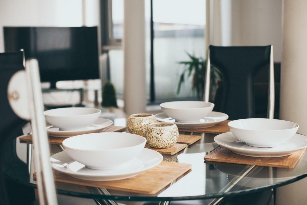 Serviced Apartment In Liverpool City Centre - Free Parking - Balcony - By Happy Days Exteriör bild