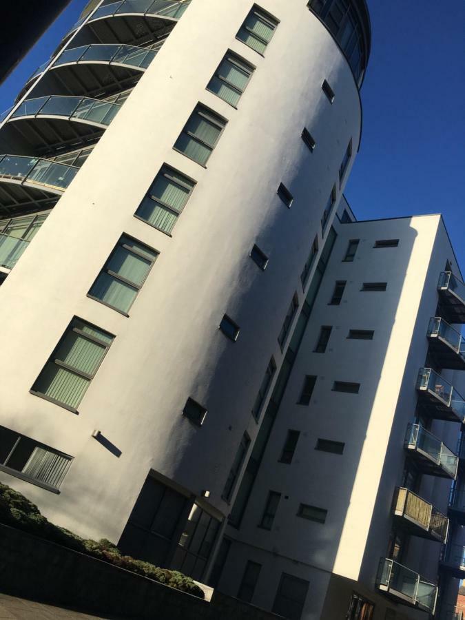 Serviced Apartment In Liverpool City Centre - Free Parking - Balcony - By Happy Days Exteriör bild